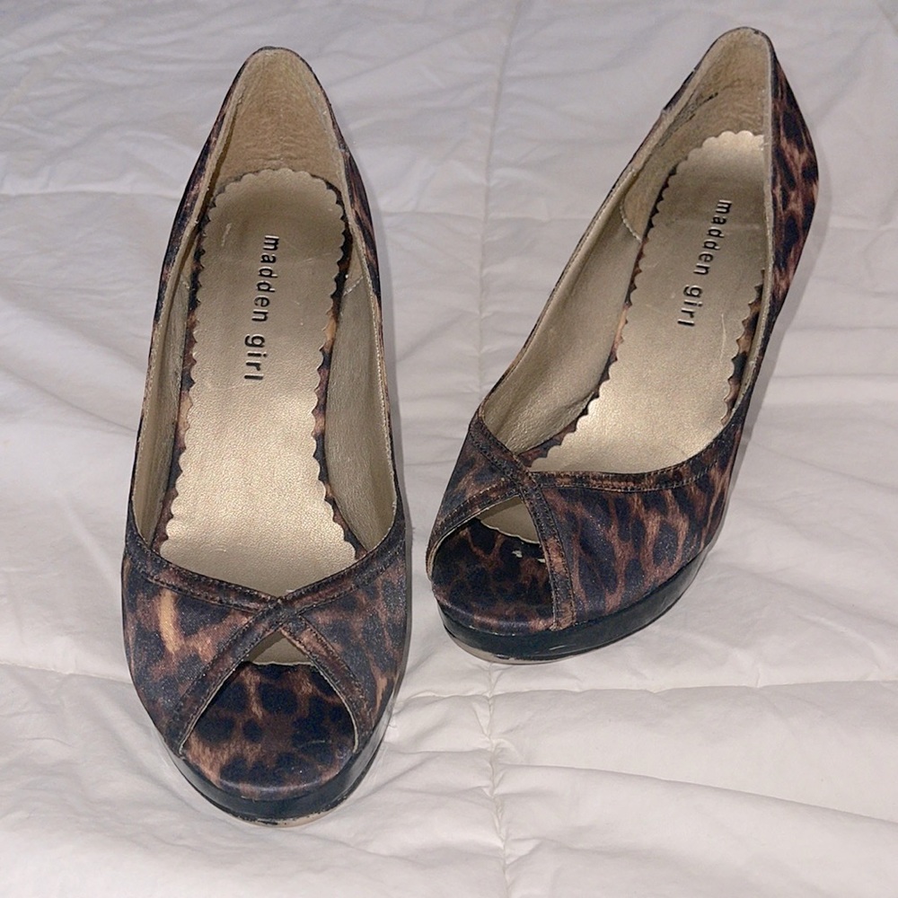Madden Girl Leopard Print peep toe Pumps